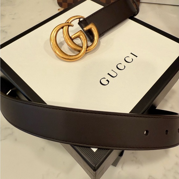 Gucci Black Leather Belt with Gold Double G Buckle - Picture 2 of 4